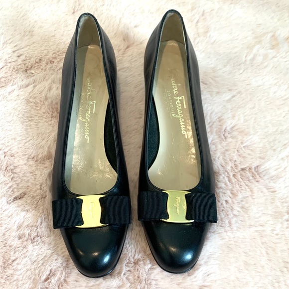 Salvatore Ferragamo Vara Patent Leather Pumps 7 Narrow - Picture 2 of 8